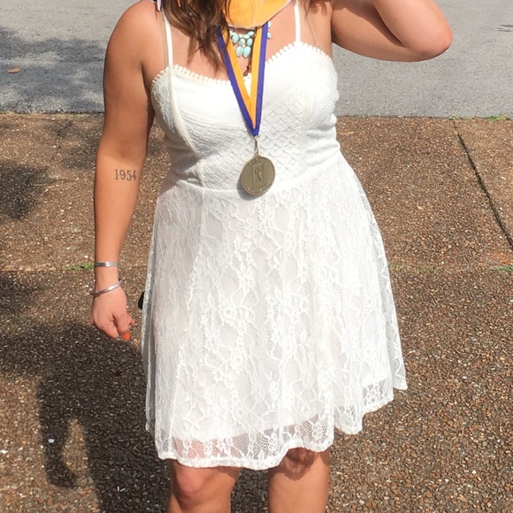 Xhilaration White Lace Sweetheart Medium Dress - Picture 2 of 16